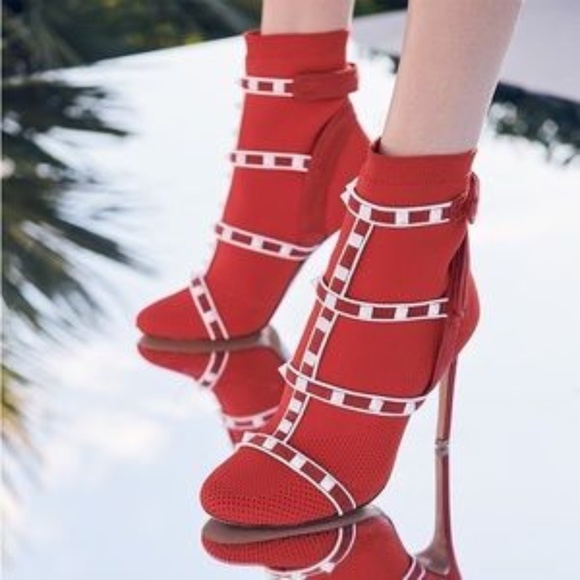 Valentino Garavani Rockstud Bodytech Boots - Picture 2 of 16